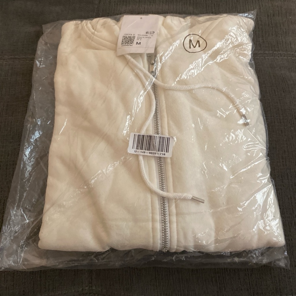 Forever 21 White Sweatshirt